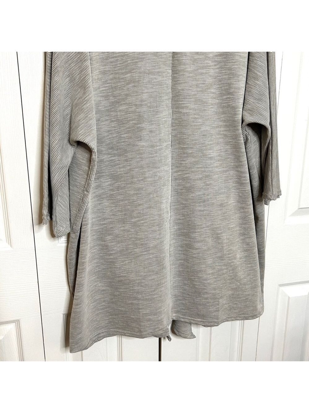 Donni Anthropologie Plus Size Grey White Cardigan - Picture 13 of 14
